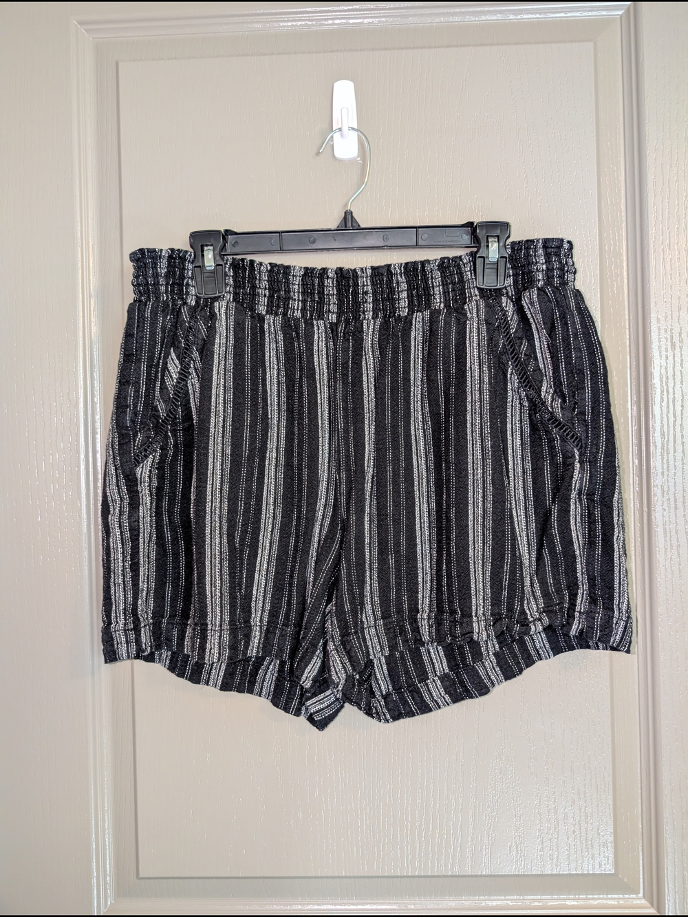 Briggs New York Black & White Striped Elastic-Waist Shorts